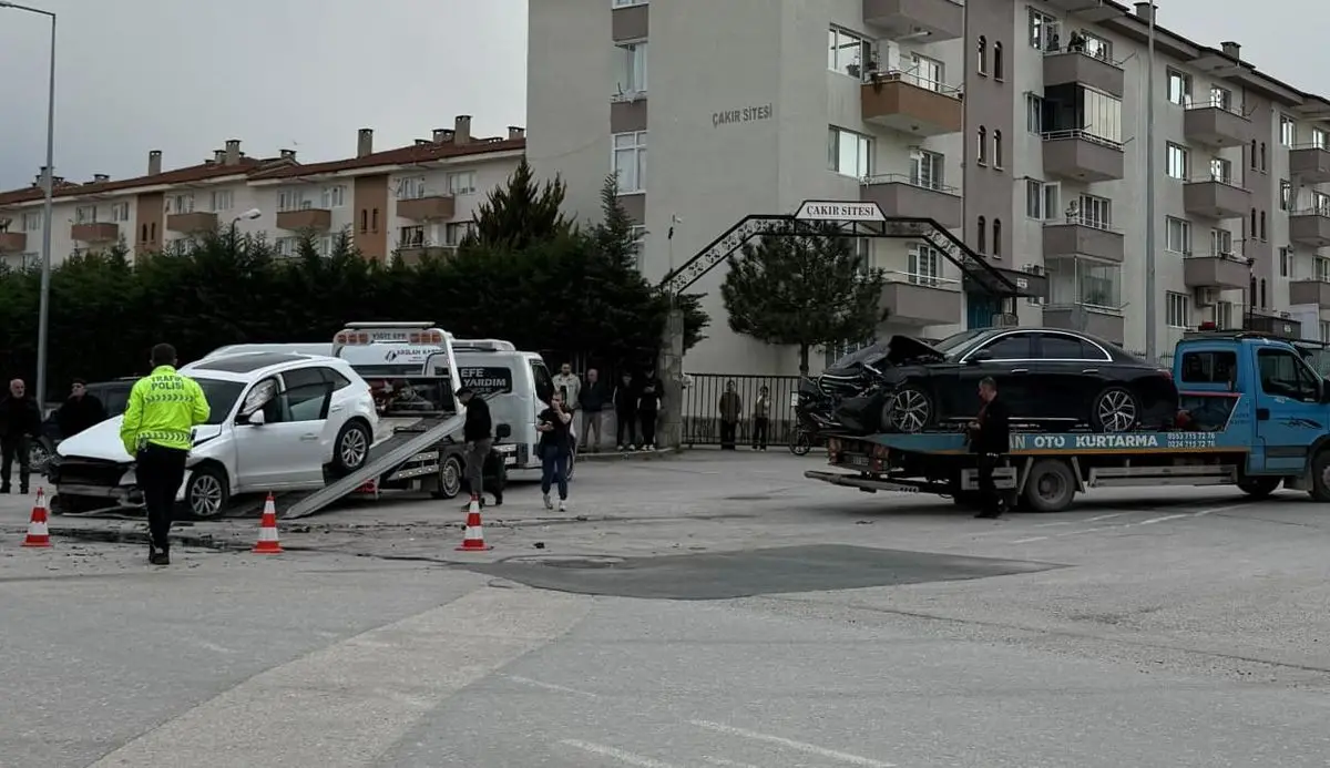 İnegöl kazası sonrası ambulans