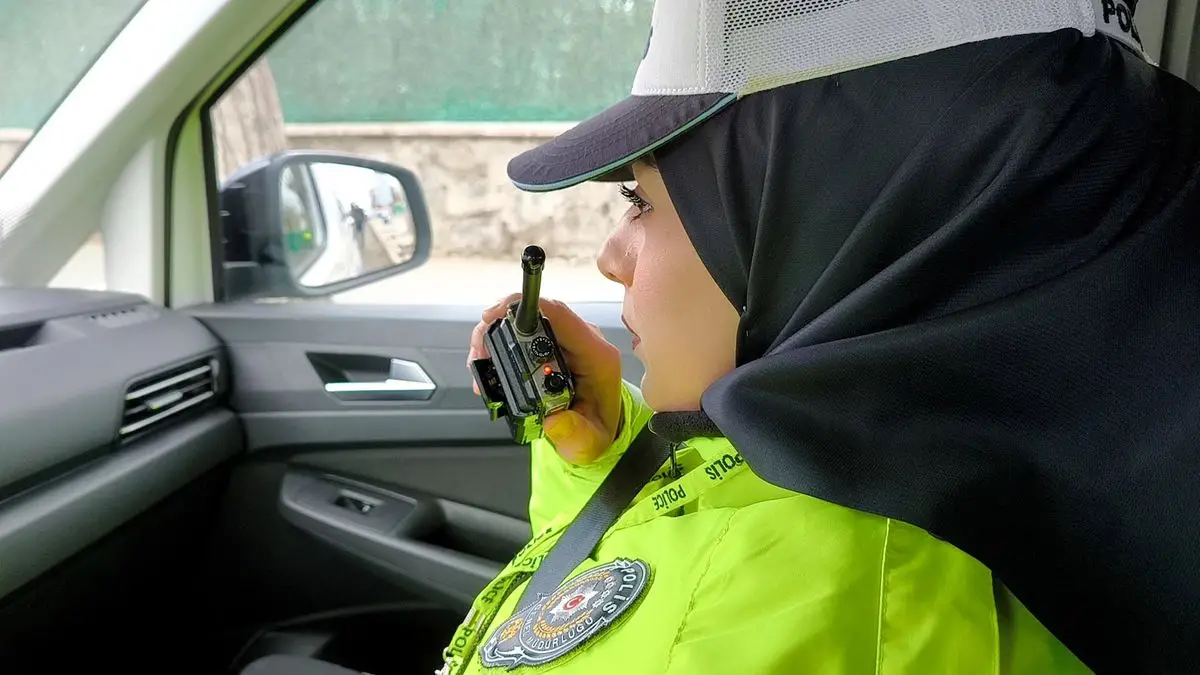 Kars’ta Kadın Polisler 30 Bin Araçla Trafiği Denetledi