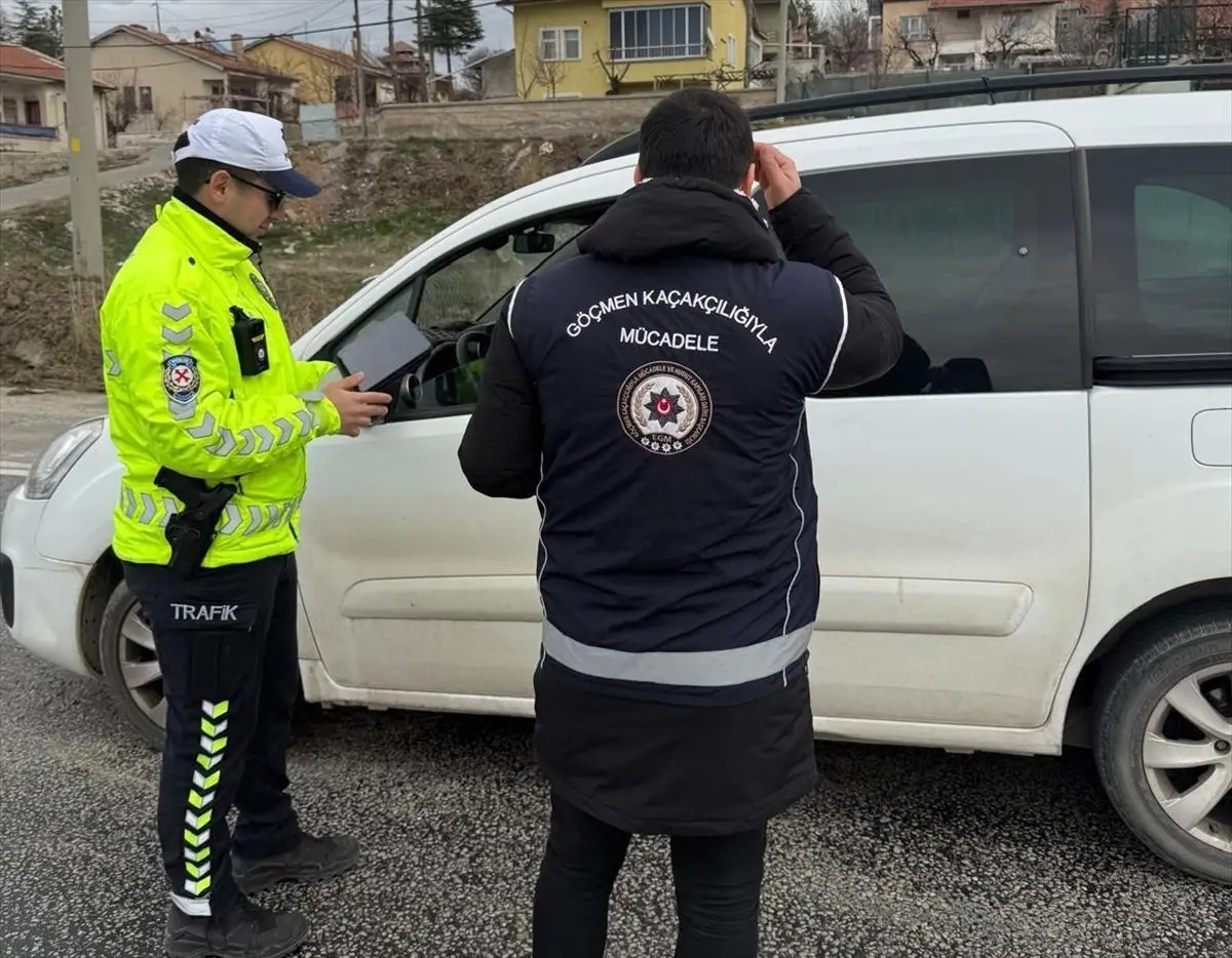 Kırşehir'de Güvenlik Operasyonu: 15 Düzensiz Göçmen Yakalandı