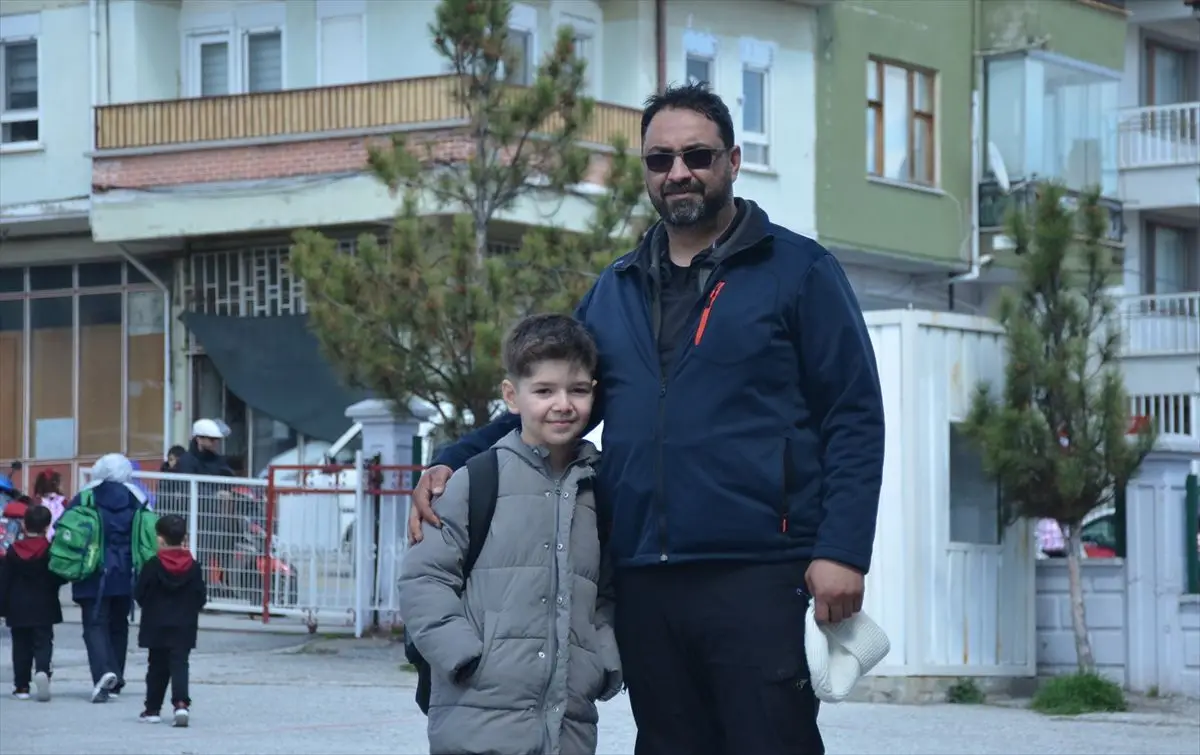 9 Yaşındaki Niyazi, Gazze Çocuklarına Mutlu Anlar Getirdi