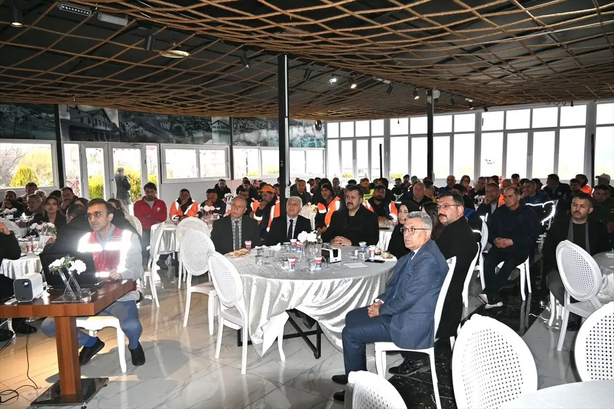 Suşehri Belediyesi Çalışanlarına İş Sağlığı ve Güvenliği Eğitimi Düzenledi