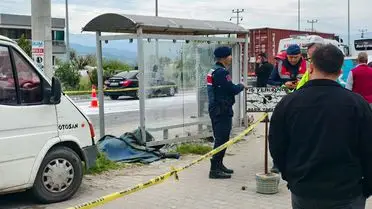 Buharkent'te Otobüs ve Minibüs Çarpışması: 1 Ölü, 3 Yaralı