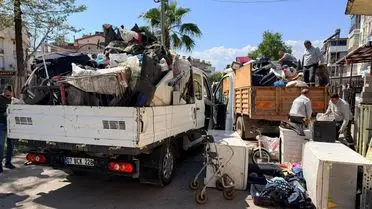 Kepez'de Büyük Temizlik Operasyonu: 4 Kamyon Çöp Çıkarıldı