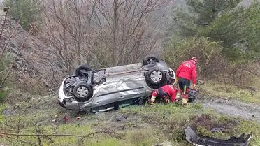 Bursa'nın Harmancık İlçesinde Devrilen Otomobilde 3 Kişi Yaralandı