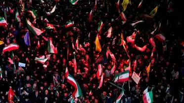 Tahran’da Binlerce Kişi, General Hademi’nin Cenazesine Katıldı ve ABD‑İsrail’e Karşı Sloganlar Atıldı