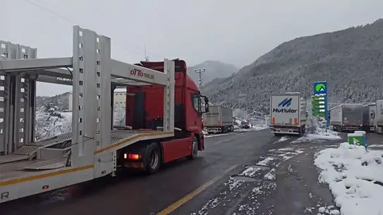 Posof'ta Şiddetli Kar Yağışı Ilgar Geçidi'ni Felç Etti