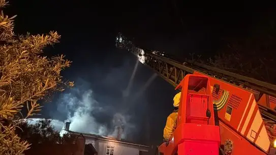 Kartal’da Çatı Yangını Kontrol Altına Alındı: 2 Yaralı ve Duman Etkisi