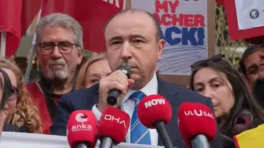 İtalyan Lisesi Öğretmenleri Toplu İş Sözleşmesi Anlaşmazlığı Nedeniyle Greve Gitti