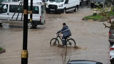 Cizre'de Şiddetli Sağanak Trafiği Felç Etti: Sürücüler Zorlu Koşullarla Karşılaştı