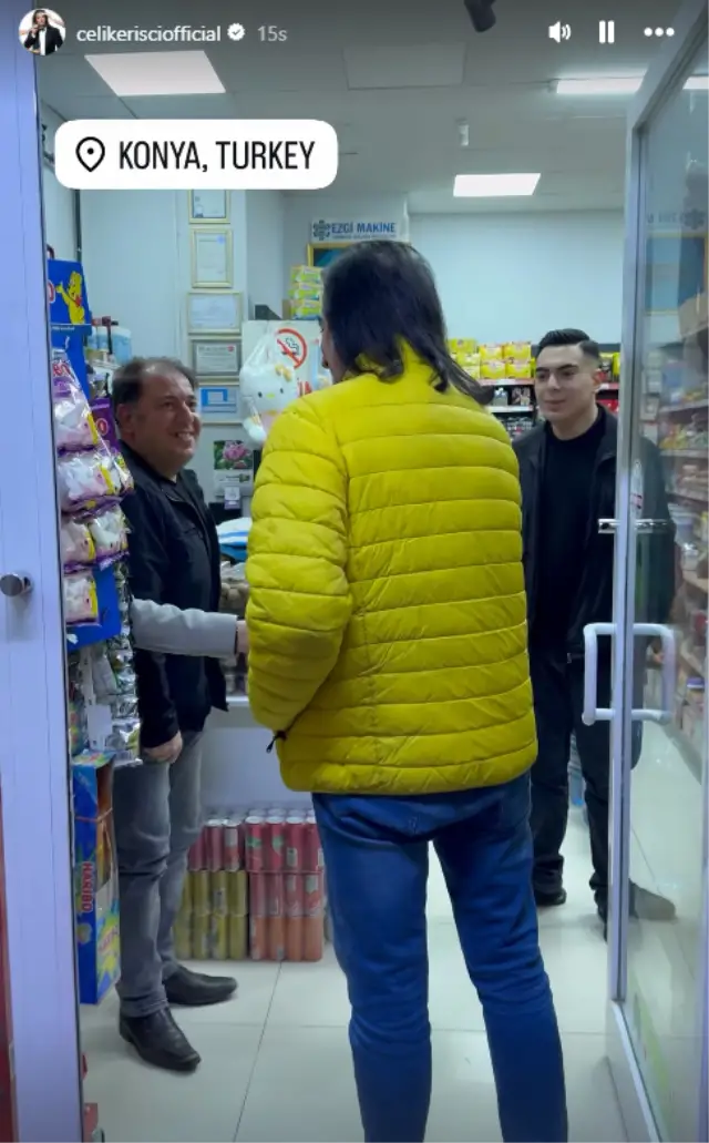 Çelik bakkalda ödeme yaparken