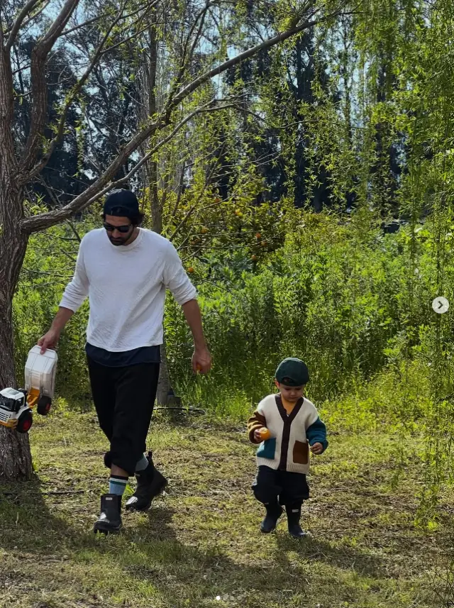 Kaan Urgancıoğlu ve Ardıç ağaçların arasında