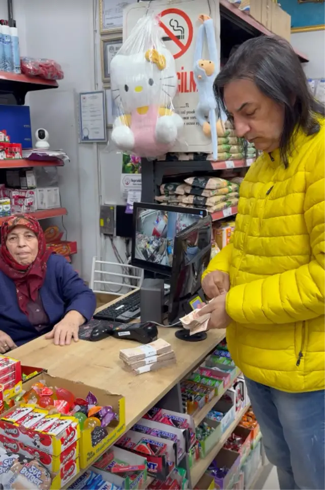 Mahalle sakinleri Çelik'i alkışlıyor