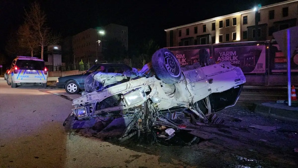 Çorum’da iki otomobil çarpışması