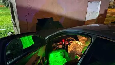 Kayseri Melikgazi'de Yağışlı Havada Kontrolden Çıkan Araç Depoya Çarptı