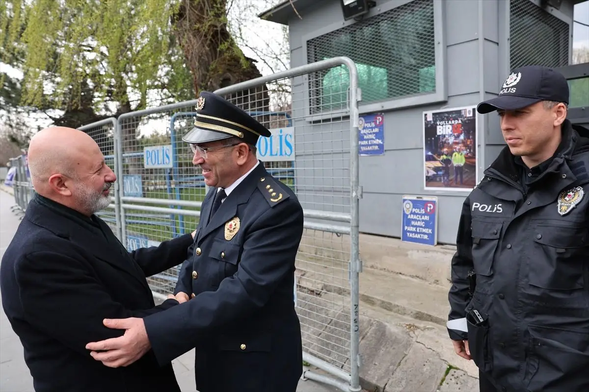 Belediye Başkanı Çolakbayrakdar polis merkezinde