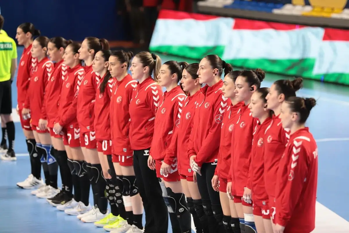 A Milli Kadın Hentbol Takımı Macaristan Karşısında 42-23 Geride Kaldı