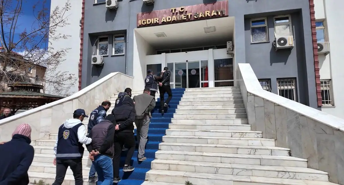 İğdır’da Sahte Belgelerle Yüzleşen Göçmen Kaçakçılığı Operasyonu