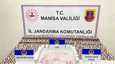 Manisa’nın Kırkağaç İlçesinde Jandarma, 4.765 Sentetik Ecza ve Tarihi Sikkeleri Ele Geçirdi