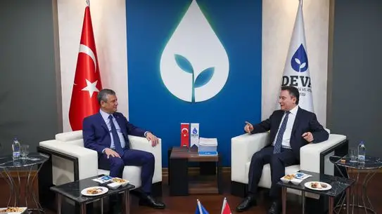 Özgür Özel, DEVA Partisi Genel Merkezinde Ali Babacan'ı Ziyaret Etti