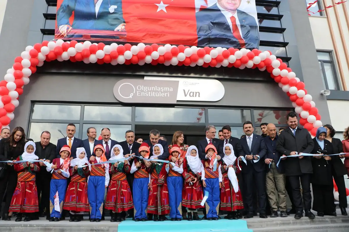 Bakan Tekin OECD ortalamaları üzerine konuşuyor