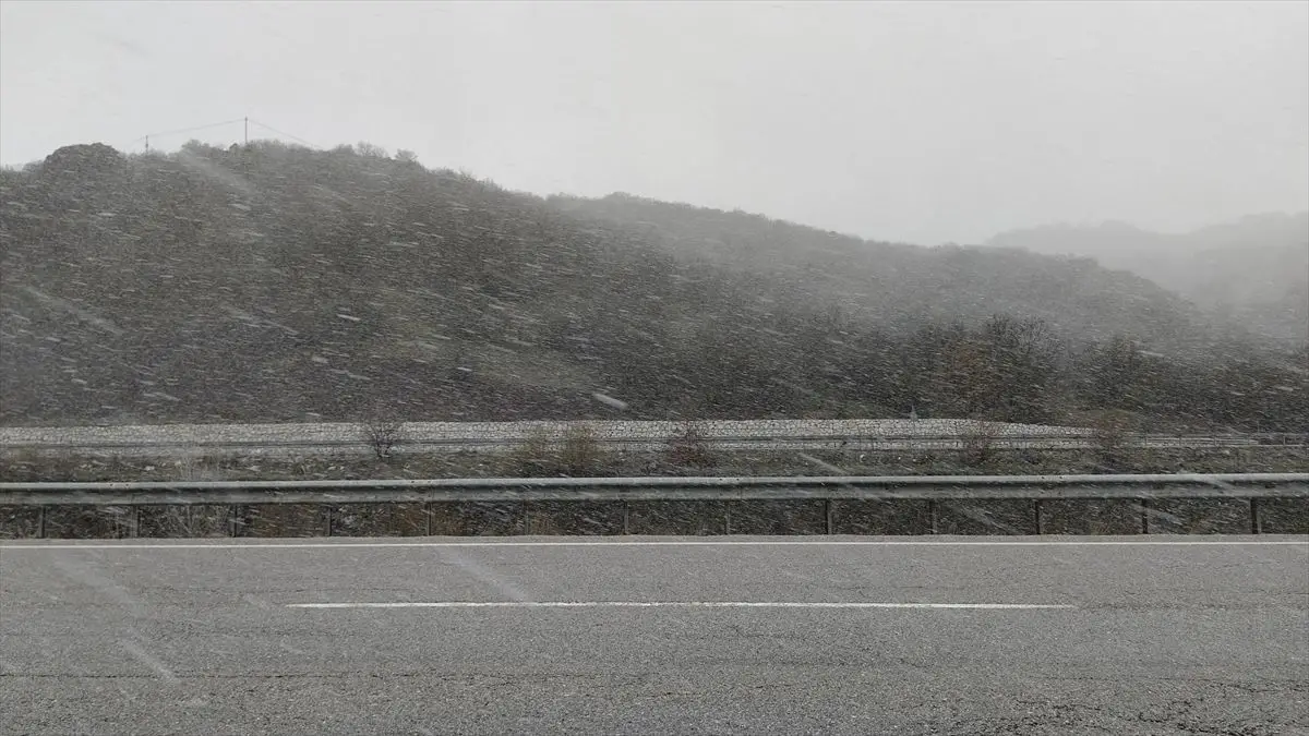 Çorum‑Ankara yolunda kar yağışı