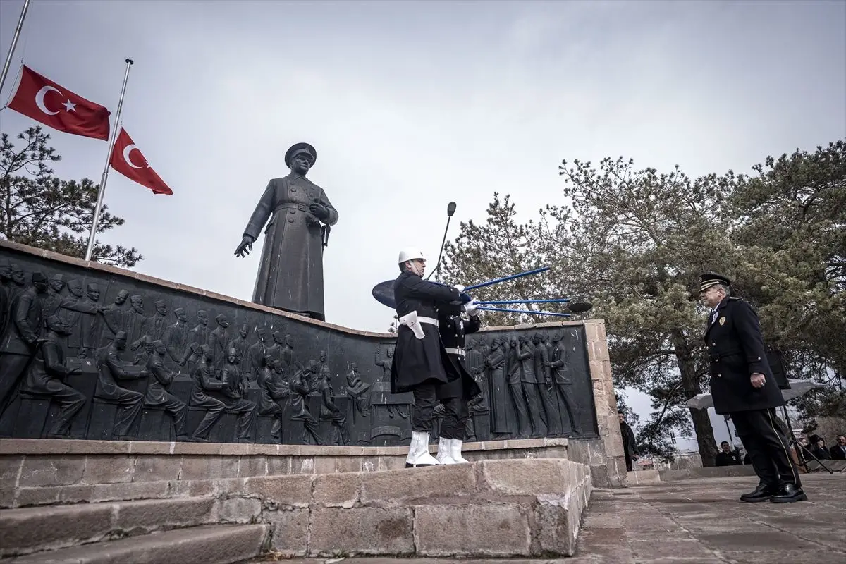 Polis töreni kapak fotoğrafı