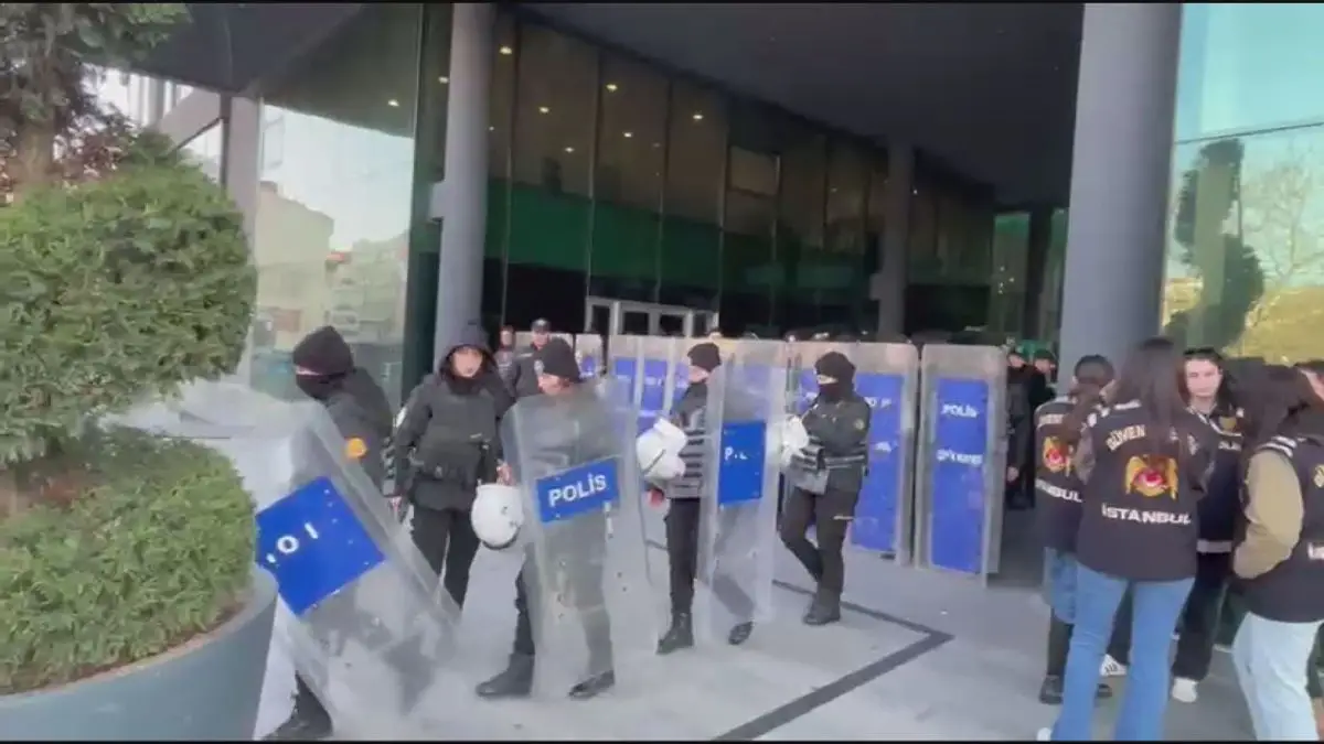 Üsküdar Belediyesi'nde Yapı Ruhsatı Usulsüzlükleri ve Rüşvet Operasyonu