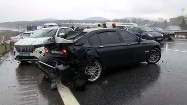 Çekmeköy'de Zincirleme Çarpışma: 4 Yaralı, 1'i Ağır Durumda