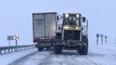 Doğu Anadolu’da Şiddetli Kar Yağışı Şehirleri Felç Etti
