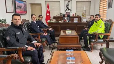 Polis ekipleri ve Kaymakam Güneş birlikte