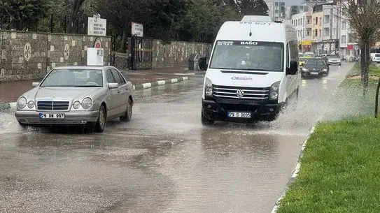 Kilis’te Şiddetli Sağanak Yağış Sokakları Sular Altına Çaktı
