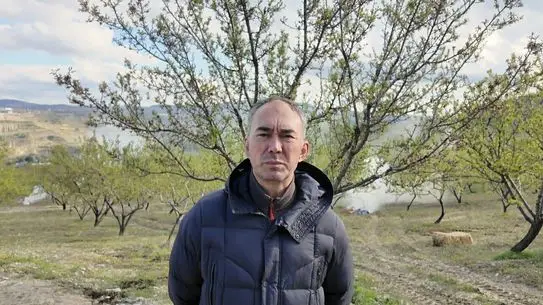 Demirci’de Badem Çiftçileri Soğukla Mücadelede Dumanlama Tekniğini Benimsedi