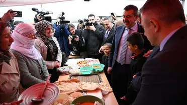 Yusuf Tekin, Van'ın Muradiye İlçesindeki İlkokulda Öğrencilerle Buluştu
