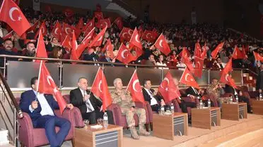 Şırnak’ta Gençlerin Sahneye Çıktığı “Kim Var?” Müzikal Tiyatrosu ve Resim Sergisi