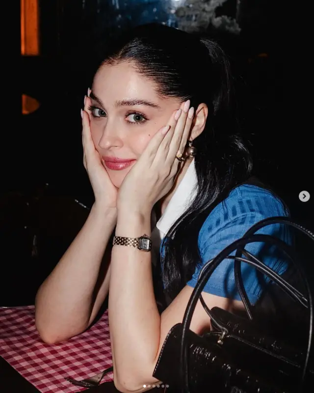 Cemre Baysel ve Cem Bölükbaşı birlikte gülümseyen an