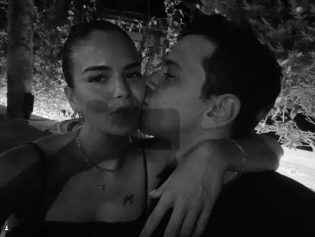 Lara Paşalı kırmızı halıda