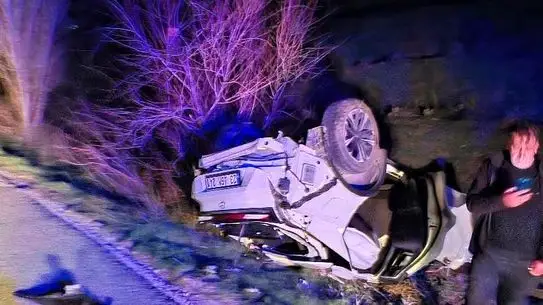 Elazığ‑Diyarbakır Karayolunda Otomobil Takla Attı: 2 Yaralı