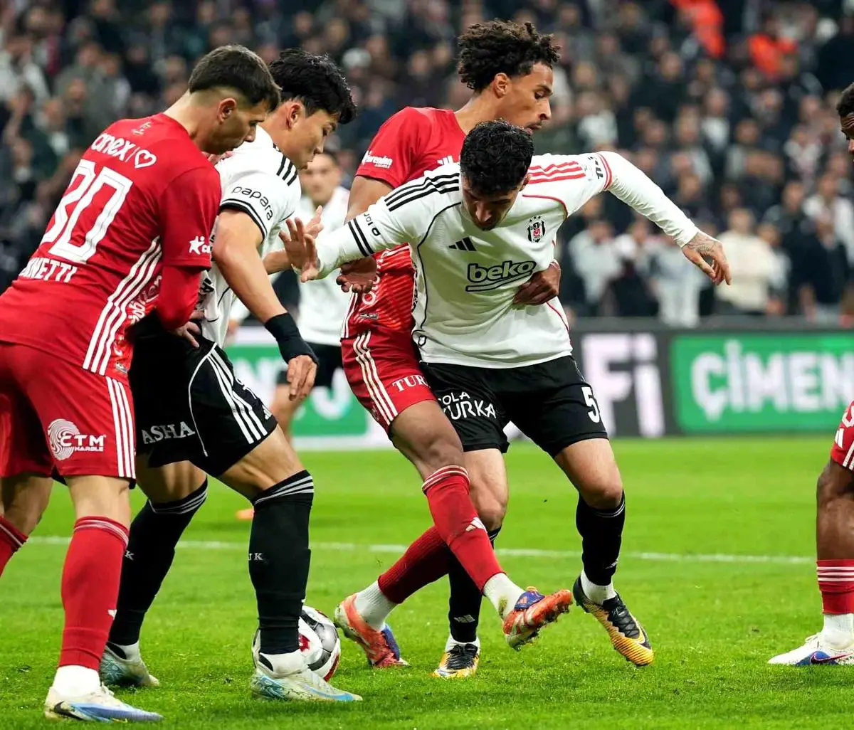 Beşiktaş, Antalyaspor'u 3-1 Yendi: 29. Hafta Performansı ve Analizi