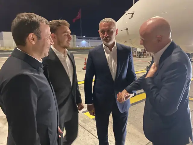 Infantino ve Hacıosmanoğlu sohbet ederken