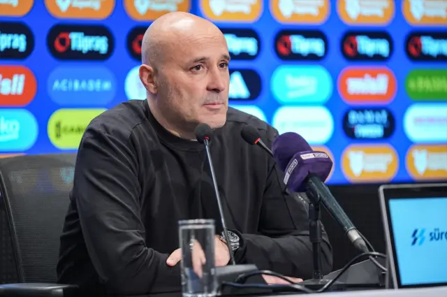 Orkun Kökçü top sürerken