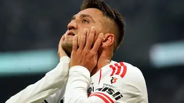 Beşiktaş Taraftarının Cengiz Ünder’e Yönelik Protestosu Gündemde