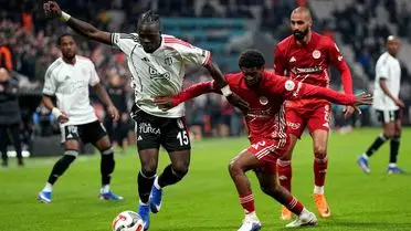 Beşiktaş, Antalyaspor'u 4-2 Mağlup Etti: Süper Lig'de Çifte Gol Yağmuru