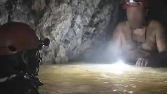 Meksika Madencilik Faciasında 13 Gün 300 Metre Derinlikte Hayatta Kalan İşçi Kurtarıldı