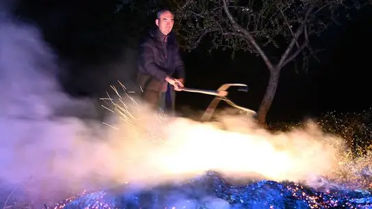 Manisa Demirci’de Don Nöbeti: Badem Bahçeleri Dumanla Korunuyor