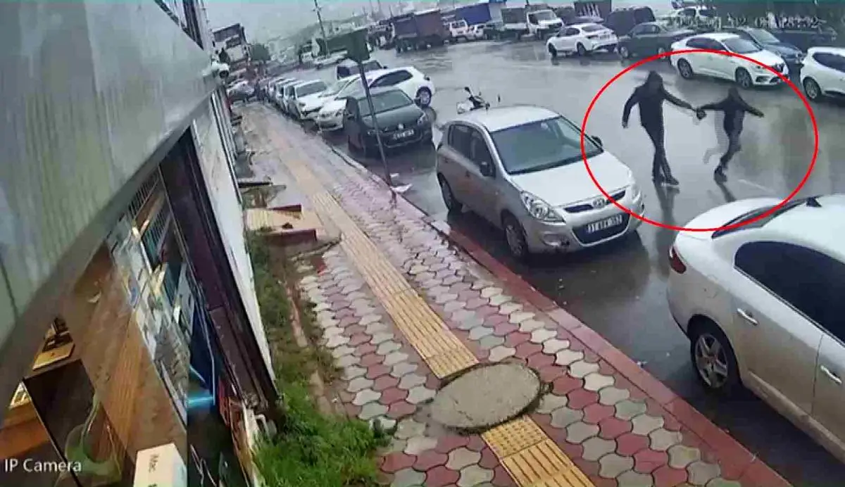 Hatay'da Kapkaççıyı Yakalamaya Çalışan Kuyumcunun Mücadele Anları