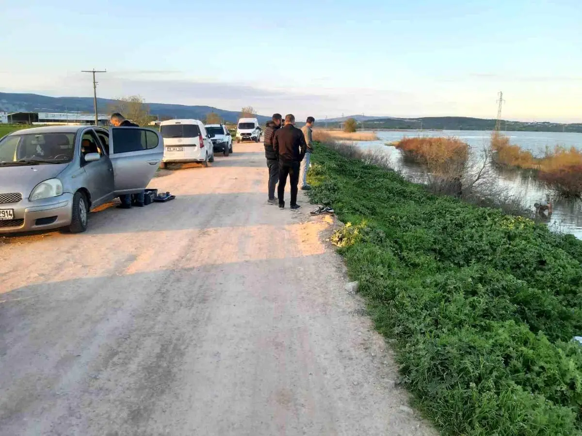 Bursa'nın Karacabey İlçesinde 28 Yaşındaki Hakan Yılmaz'ın Ölümü Araç Yakınına Bulundu