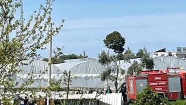 Antalya’nın Aksu İlçesinde Traktör Devrildi: 54 Yaşındaki Çiftçi Hayatını Kaybetti