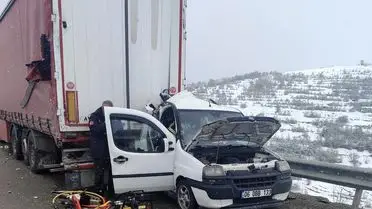 Erzurum'un Aşkale Yolunda Meydana Gelen Trafik Kazası: 2 Ölü, 3 Yaralı