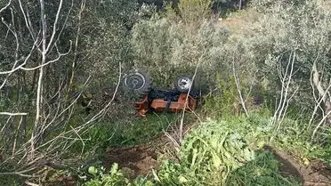 Balıkesir'in Bigadiç İlçesinde Traktör Şarampole Çarptı, 2 Kişi Yaralandı