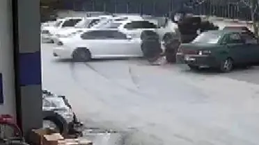 Konya’da Drift Sürüşü Nedeniyle Şok Kaza: Esnaf Trafik Düzenlemesi Talep Ediyor